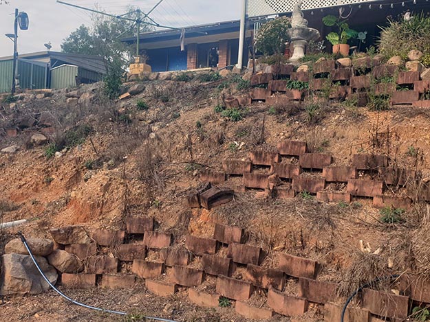 Replace Failed Retaining Wall – Cashmere 1 Replace failed retaining wall - Cashmere - BEFORE